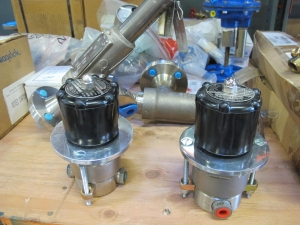 LOT TO INCLUDE INGERSOLL-RAND, SWAGELOK, CENTURY INSTRUMENTS, GROVE: (4) HIGH PERFORMANCE VALVE MAINTENANCE KITS, (2) BASIN VALVE COMPANY, STYLE# 95114211XB-7E9, WITH MISC VALVES. LOADING & HANDLING FEE $15-4550